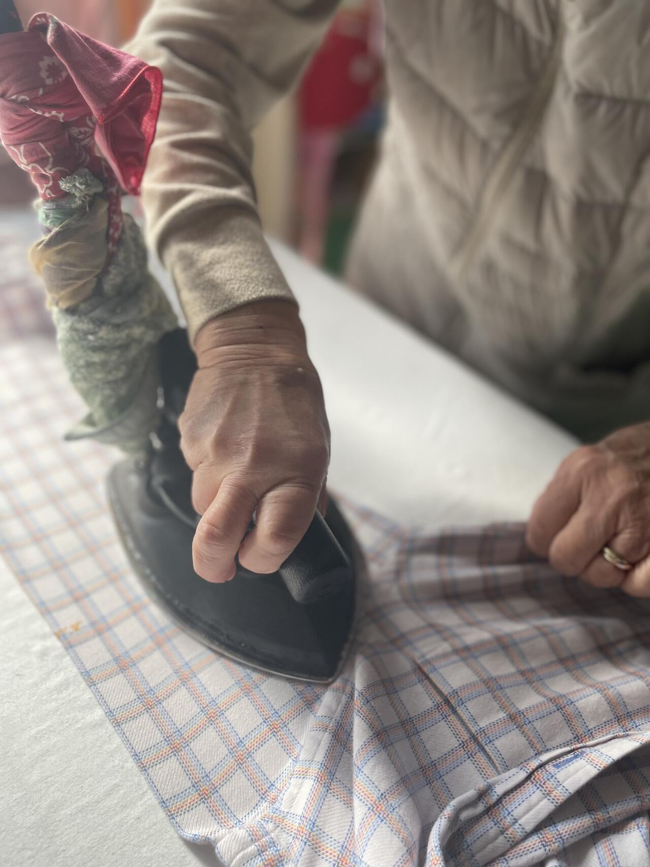 丁寧なアイロンがけ