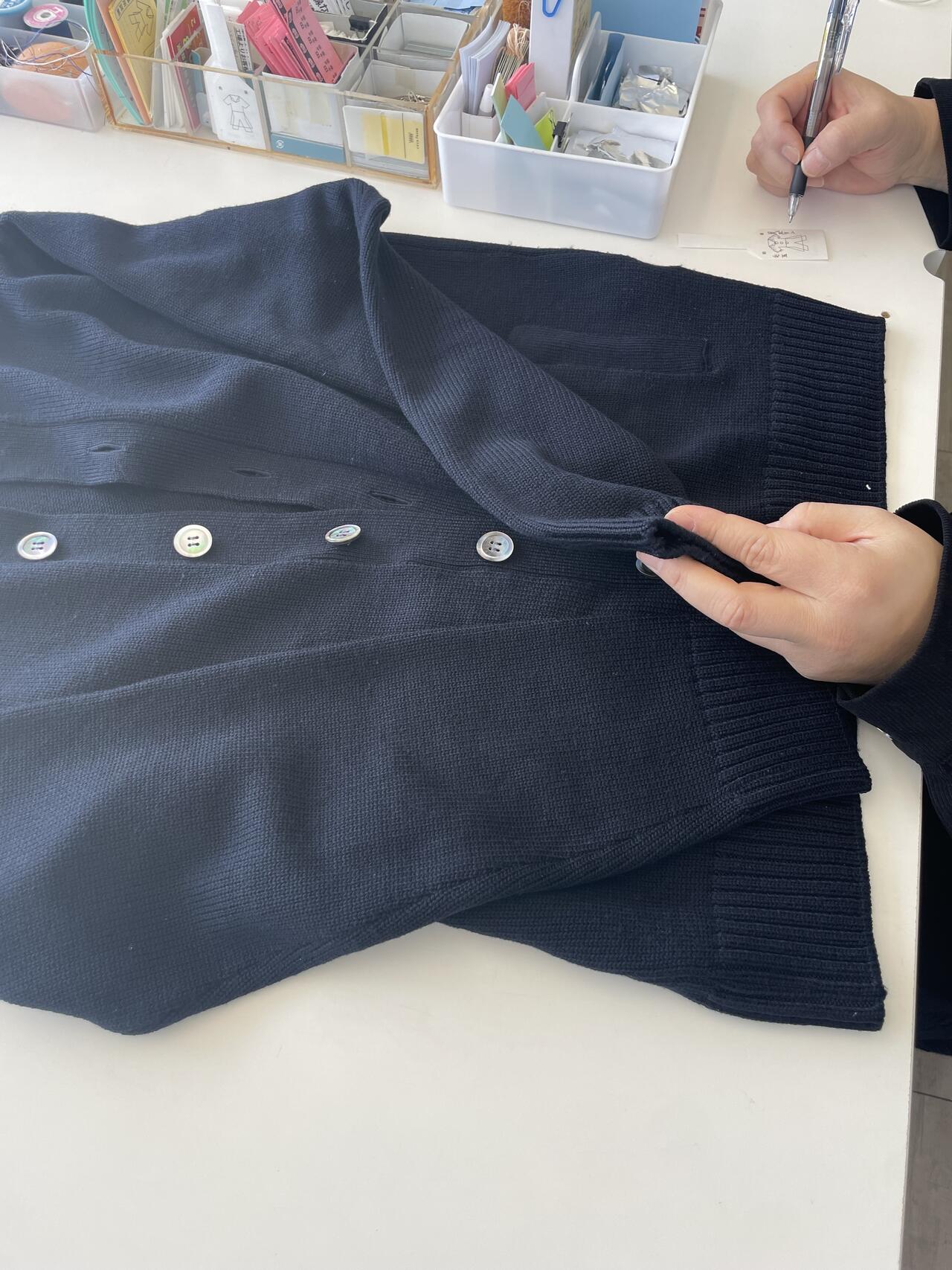 縮んでしまったニットも諦めない。元に戻せる可能性があるなら復元にチャレンジしている様子